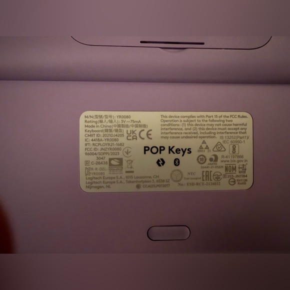 Logitech Pop Wireless Keyboard - Picture 3 of 3